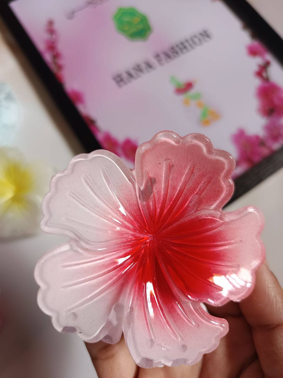 Jumbo hibiscus claw - Red