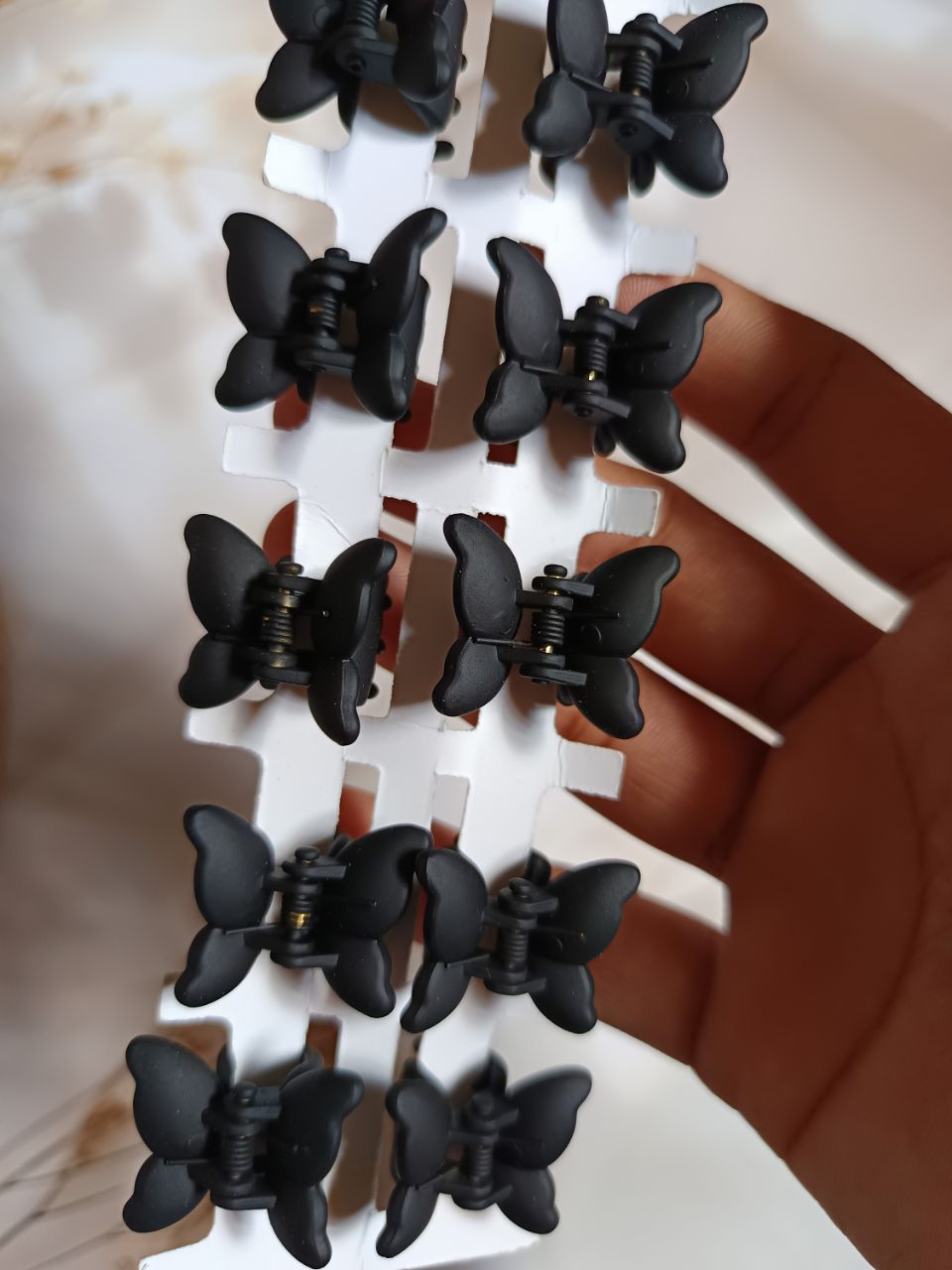 Super soft matte black butterfly claw - Black(single)