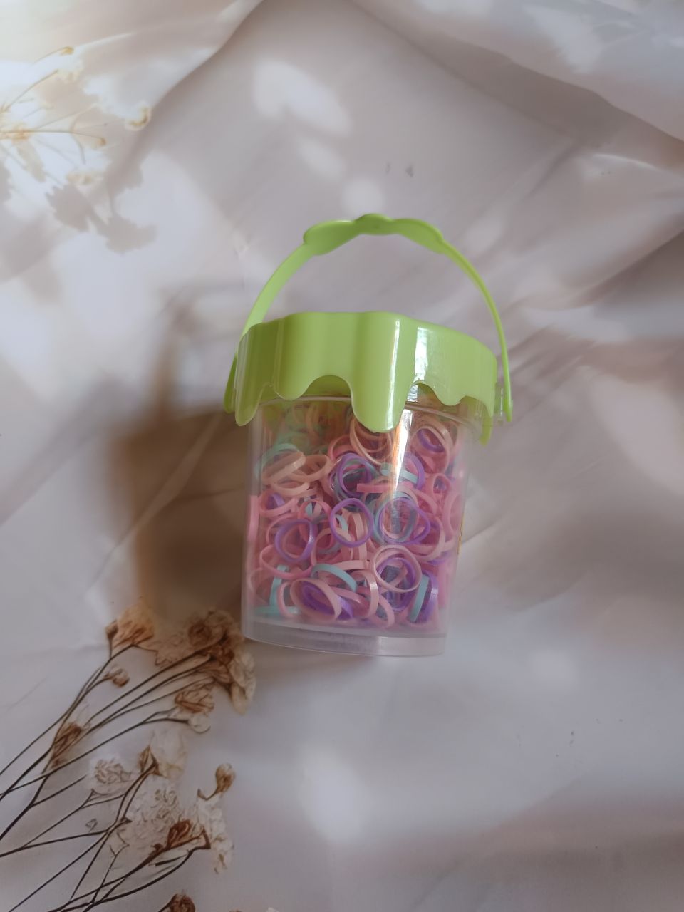Rubber band bucket