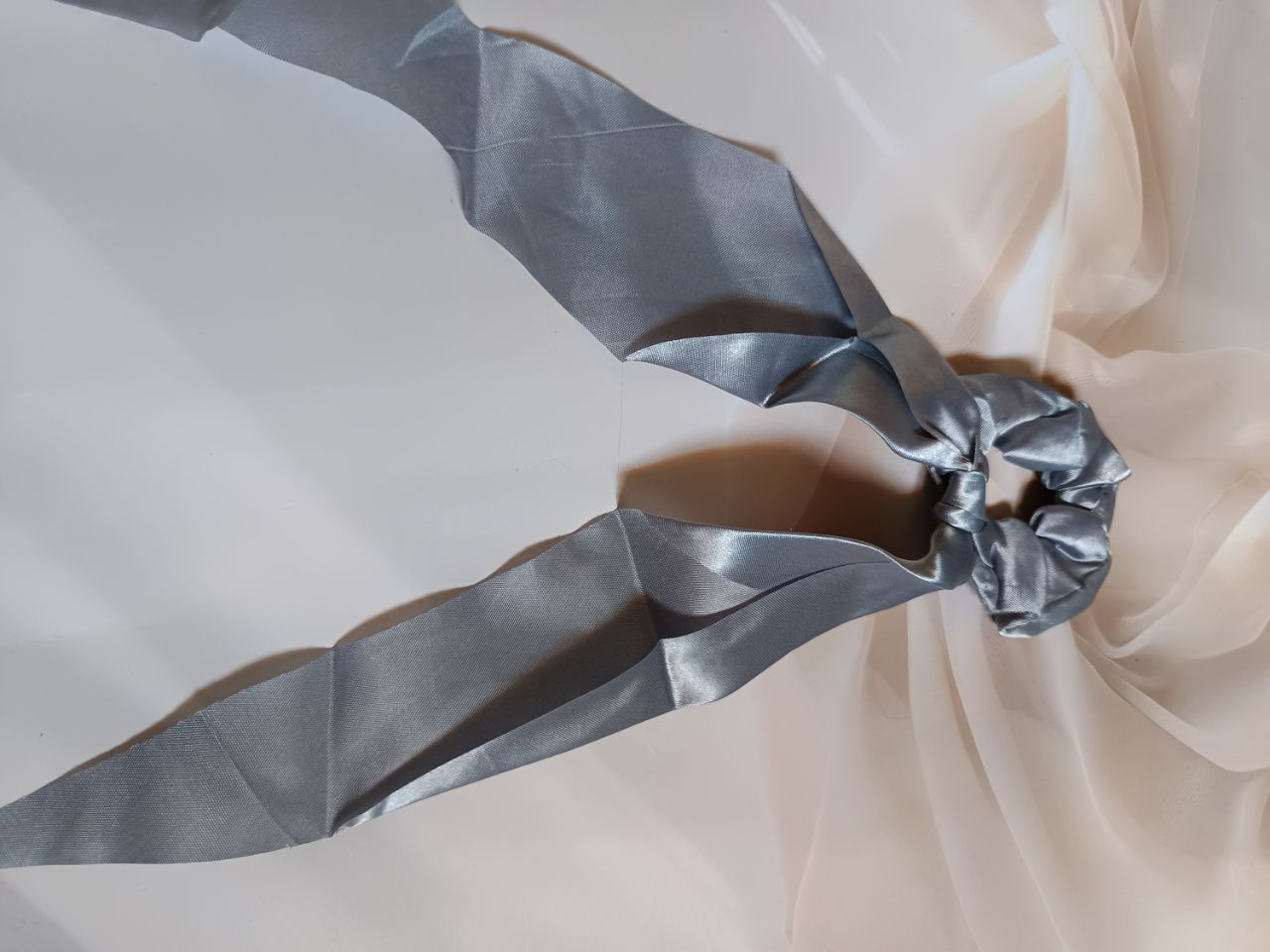Long tail satin scrunchies - Grey