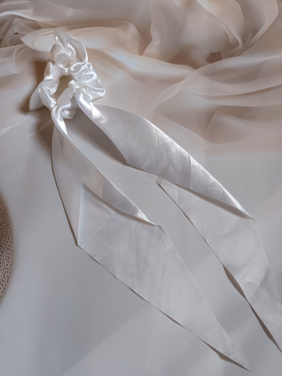 Long tail satin scrunchies - White