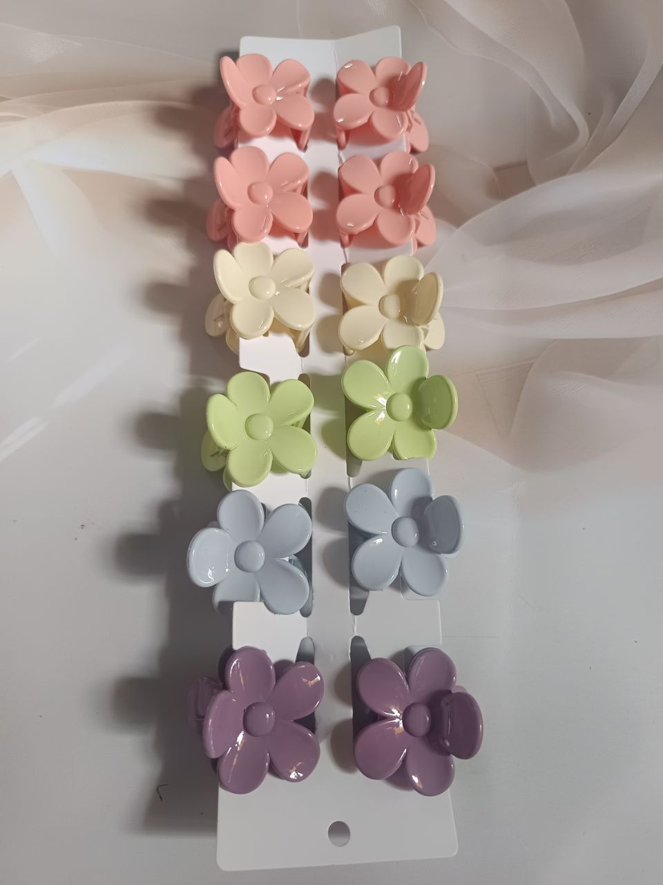 Glossy plastic flower claw - P