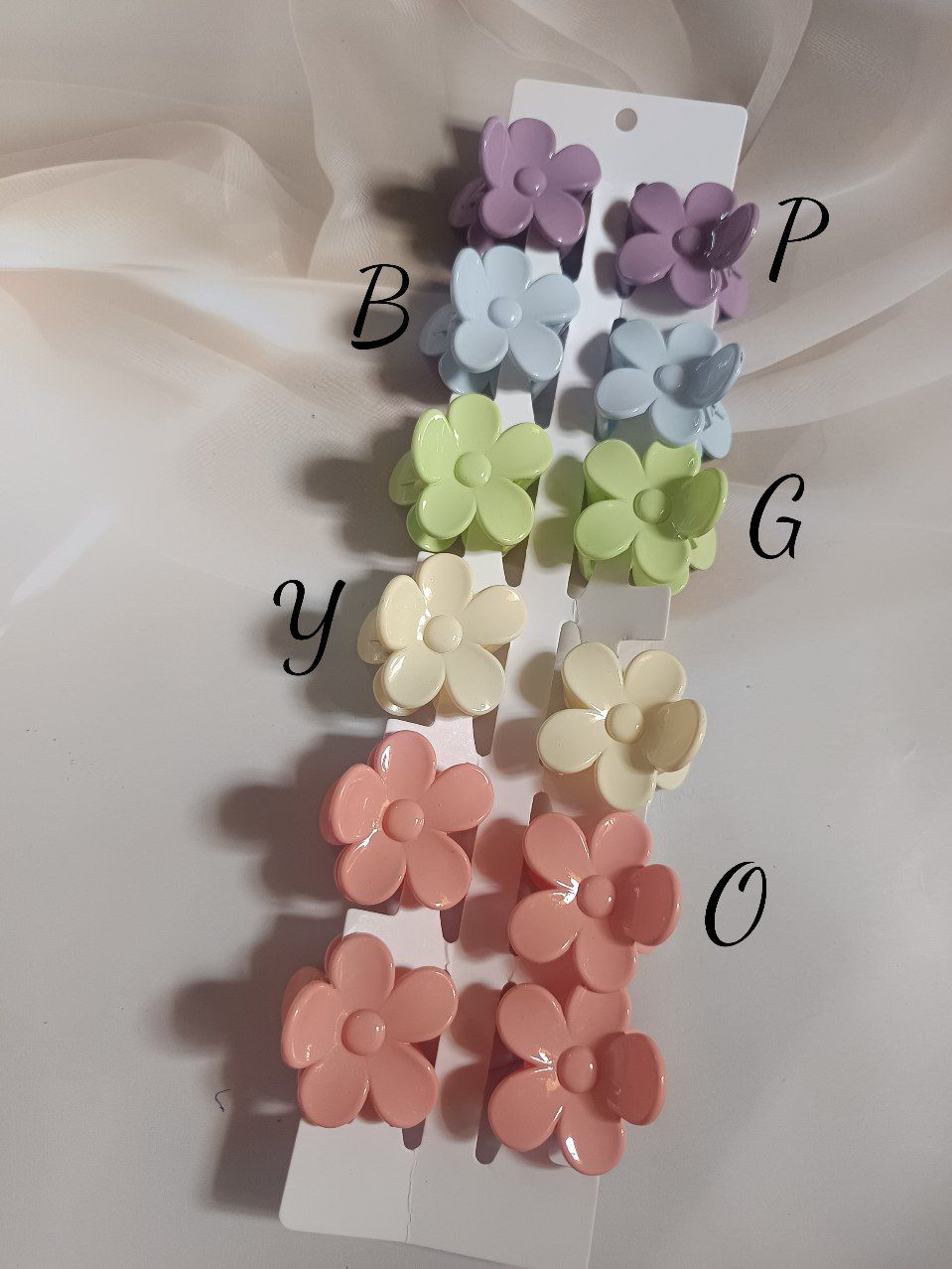 Glossy plastic flower claw
