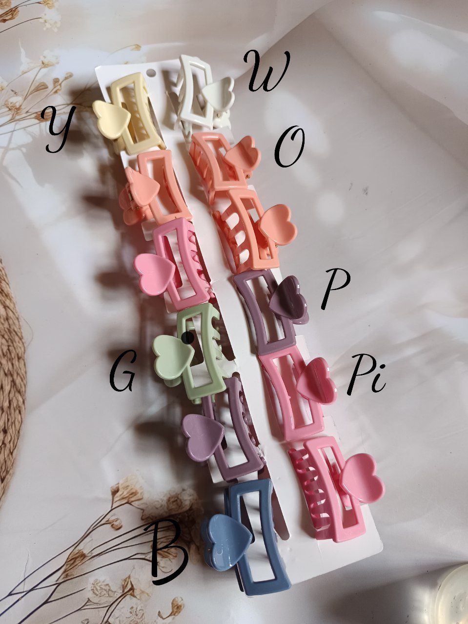 Glossy plastic rec heart claw