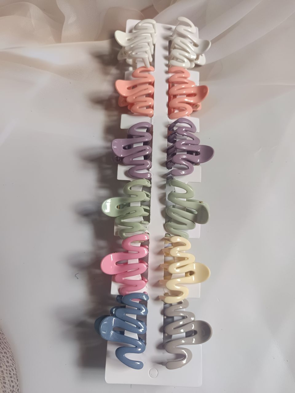 Glossy plastic Wave claw - W