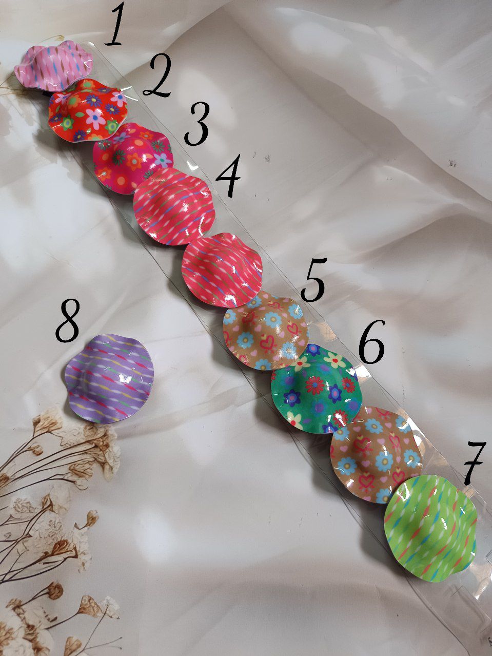 Cap model alligator clip