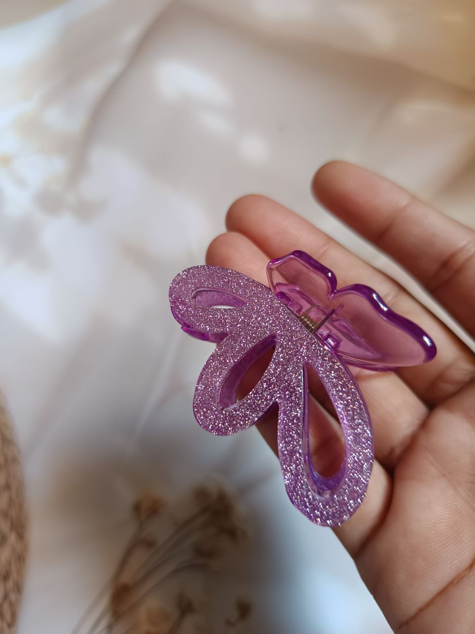 Heavy Acrylic glitter petal claw - 8