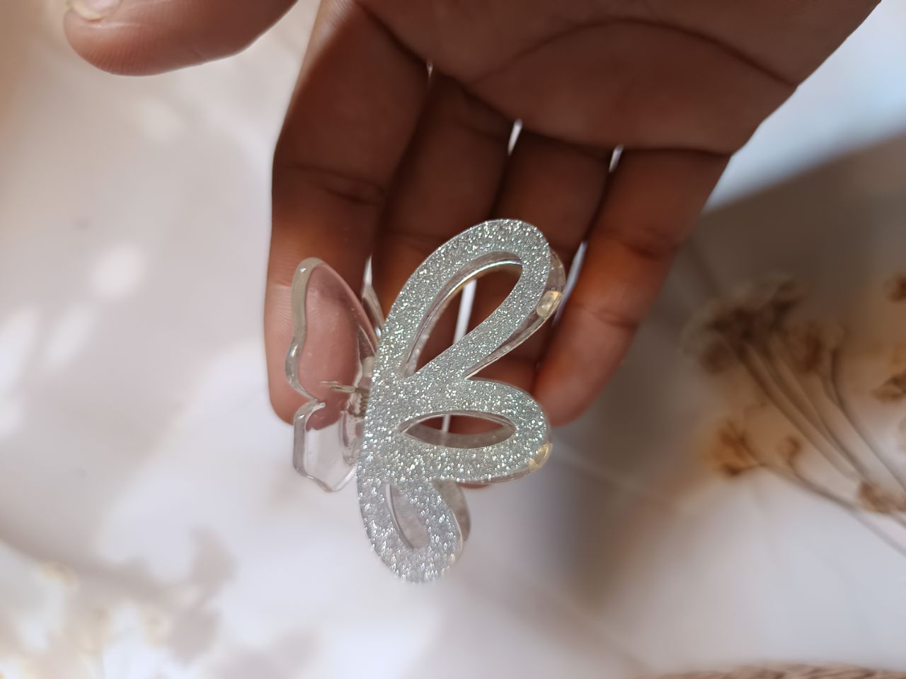 Heavy Acrylic glitter petal claw - 4