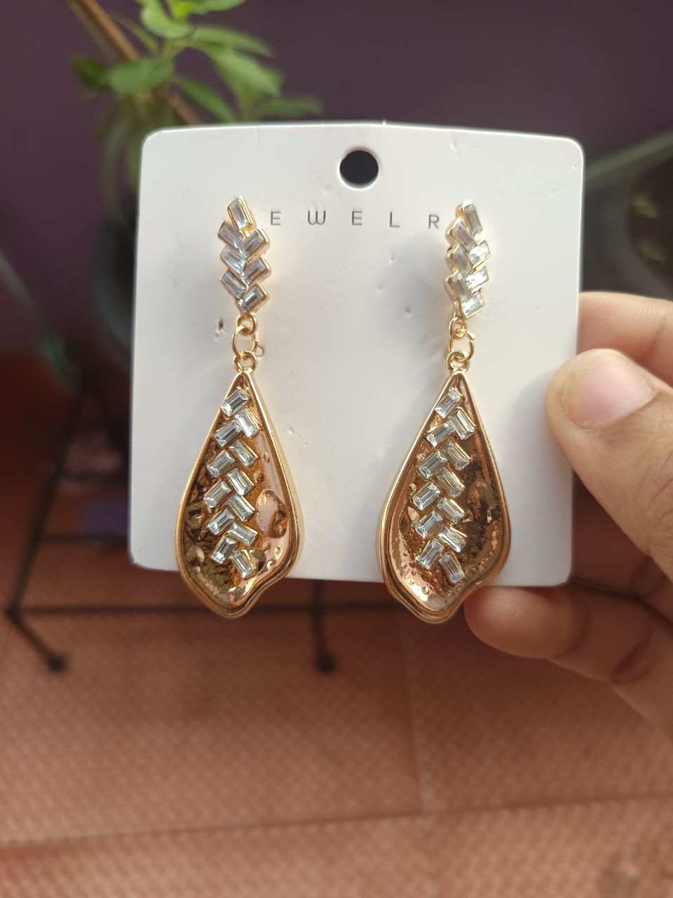 Gold plated drop earring with diamond cut design - Golden