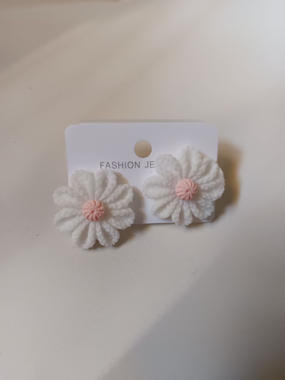 New trend  earring - White