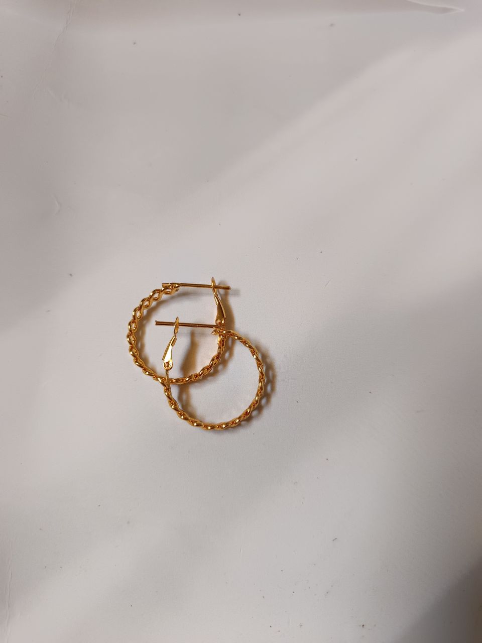Chain link hoop earring